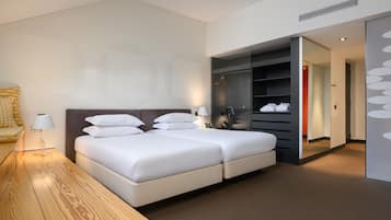 Deluxe Twin Room | 1 bedroom, minibar, in-room safe, desk