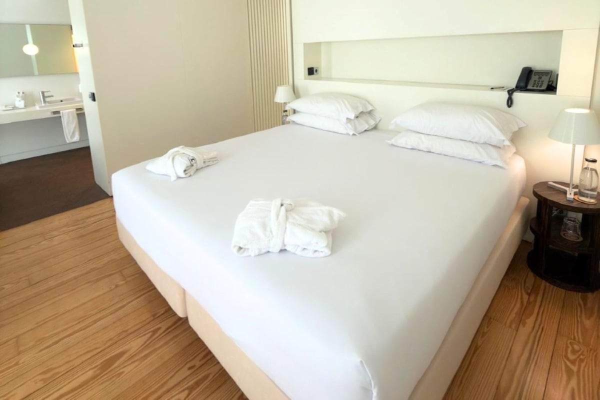 Suite Inspira | มินิบาร์, ตู้นิรภัยในห้องพัก, โต๊ะทำงาน, ผ้าม่านกันแสง