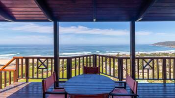 Chalé luxo, 2 quartos | Terraço/pátio