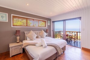 2 Bedroom Duplex Chalet - Sea Facing | In-room safe, individually decorated, individually furnished, desk - Boardwalk Lodge - self-catering (Wilderness)