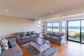 Luxury 2 Bedroom Duplex Chalet - Sea Fac  | Living area