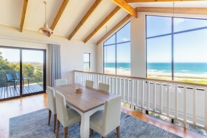 Luxury 2 Bedroom Duplex Chalet - Sea Fac  | In-room dining