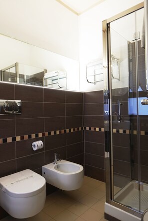 Quadruple Room | Egyptian cotton sheets, premium bedding, down comforters - Nettuno B&B (Catania)