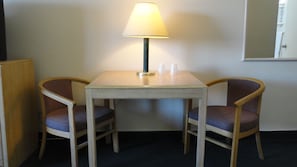 Schreibtisch, kostenloses WLAN