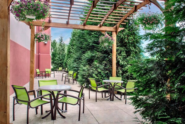 Terrace/patio - SpringHill Suites by Marriott Long Island Brookhaven (Yaphank)