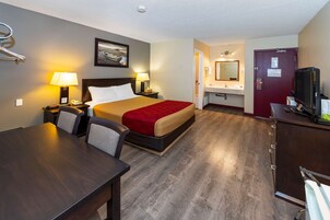 Queen Room Non Smoking | Bureau, fer et planche à repasser, lit d’appoint (supplément)