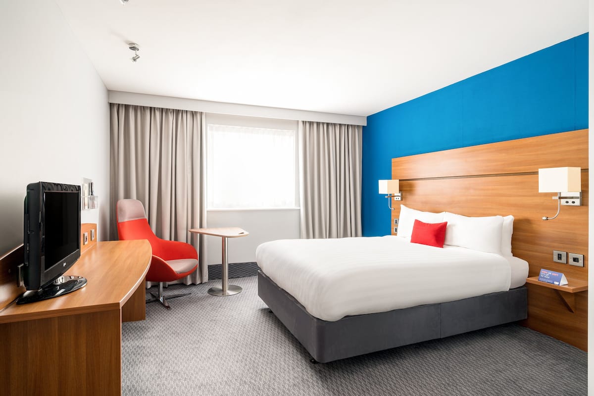In-room safe, desk, iron/ironing board, free WiFi