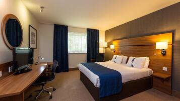 Standard Room, 1 King Bed with Sofa bed (Free Hot Breakfast) | In-room safe, desk, iron/ironing board, free WiFi