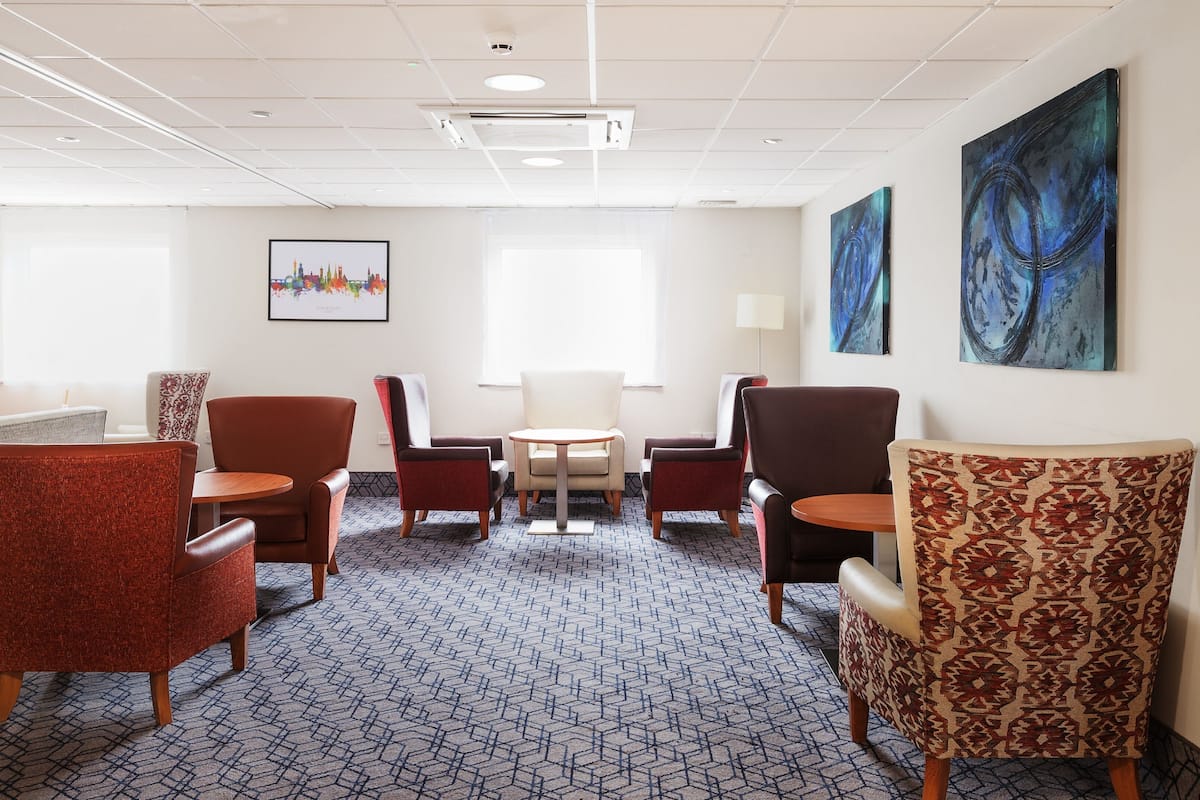 serves breakfast and dinner