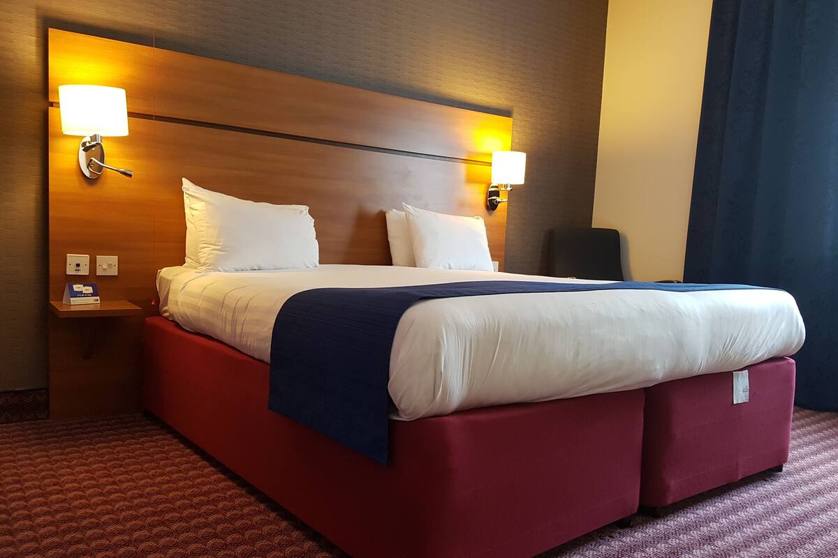 1 bedroom, in-room safe, desk, iron/ironing board