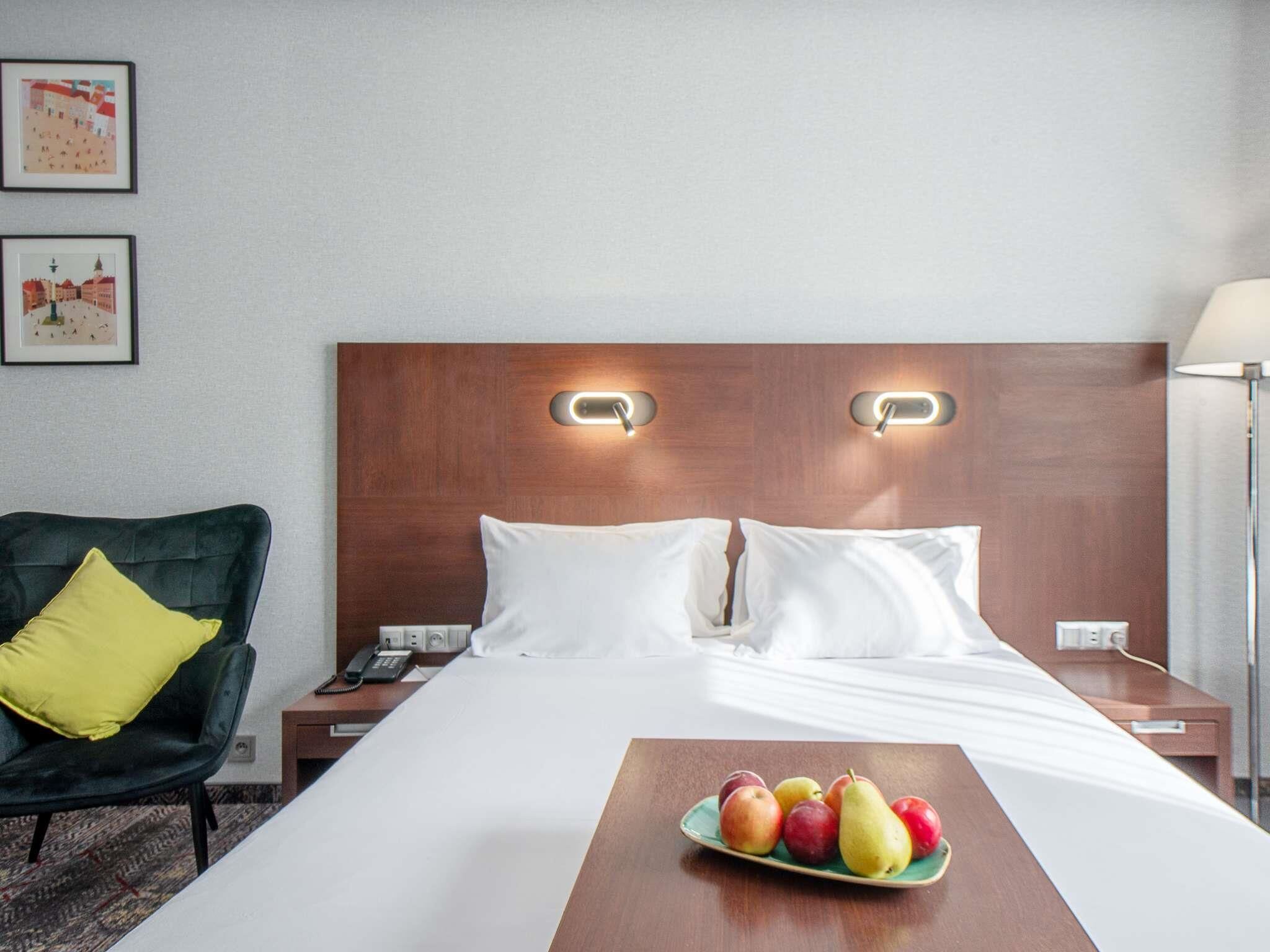 Premium bedding, in-room safe, desk, laptop workspace