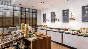 Café da manhã com buffet todos os dias mediante uma taxa