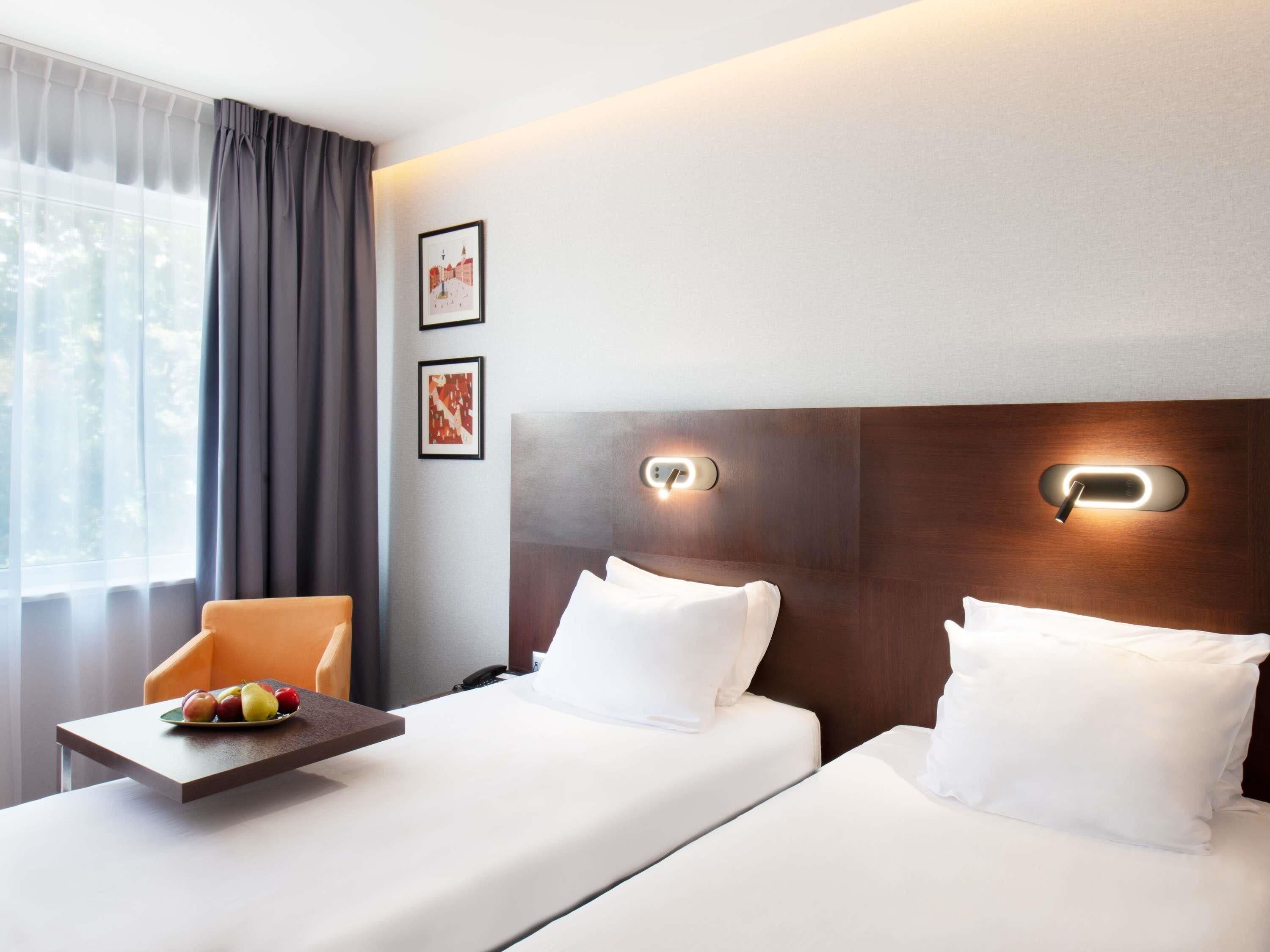 Classic Plus Room, 2 Twin Beds | Premium bedding, in-room safe, desk, laptop workspace