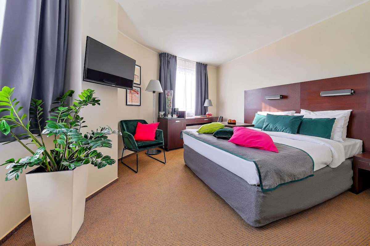 Literie de qualité supérieure, coffres-forts dans les chambres, bureau