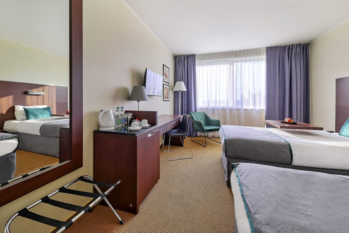 Classic Room, 2 Twin Beds | Premium bedding, in-room safe, desk, laptop workspace