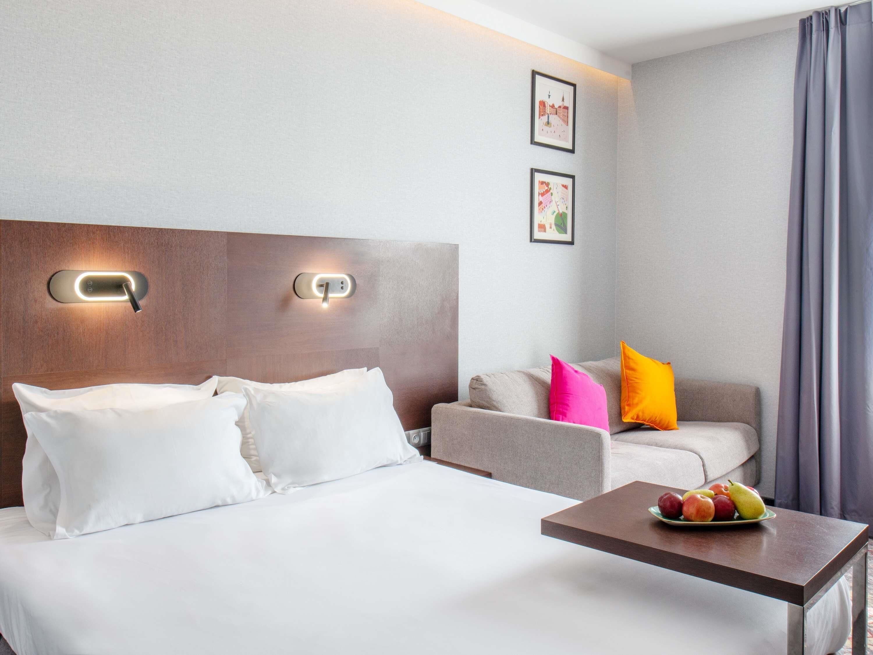 Premium bedding, in-room safe, desk, laptop workspace