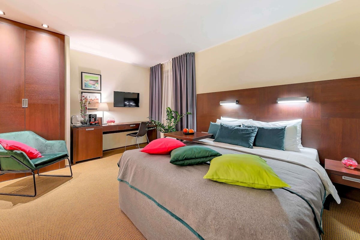 Literie de qualité supérieure, coffres-forts dans les chambres, bureau