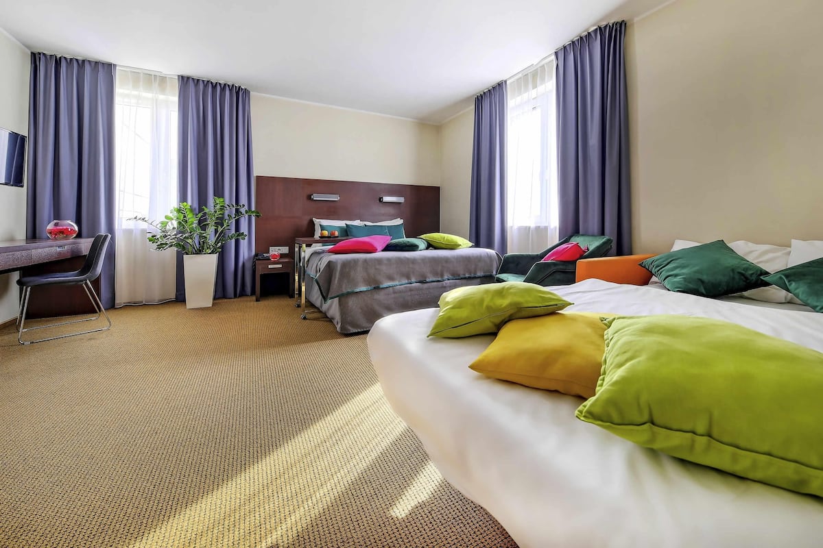 1 bedroom, premium bedding, in-room safe, desk