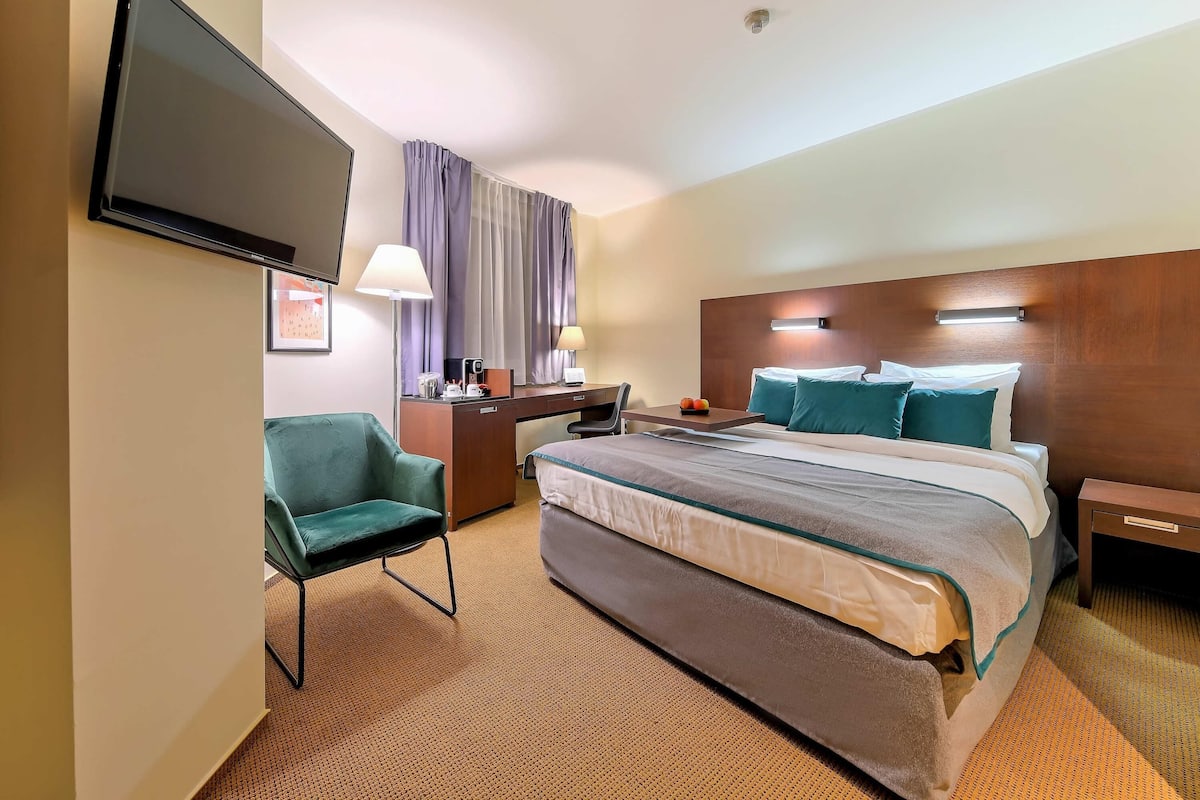 1 soveværelse, premium-sengetøj, pengeskab på værelset, skrivebord