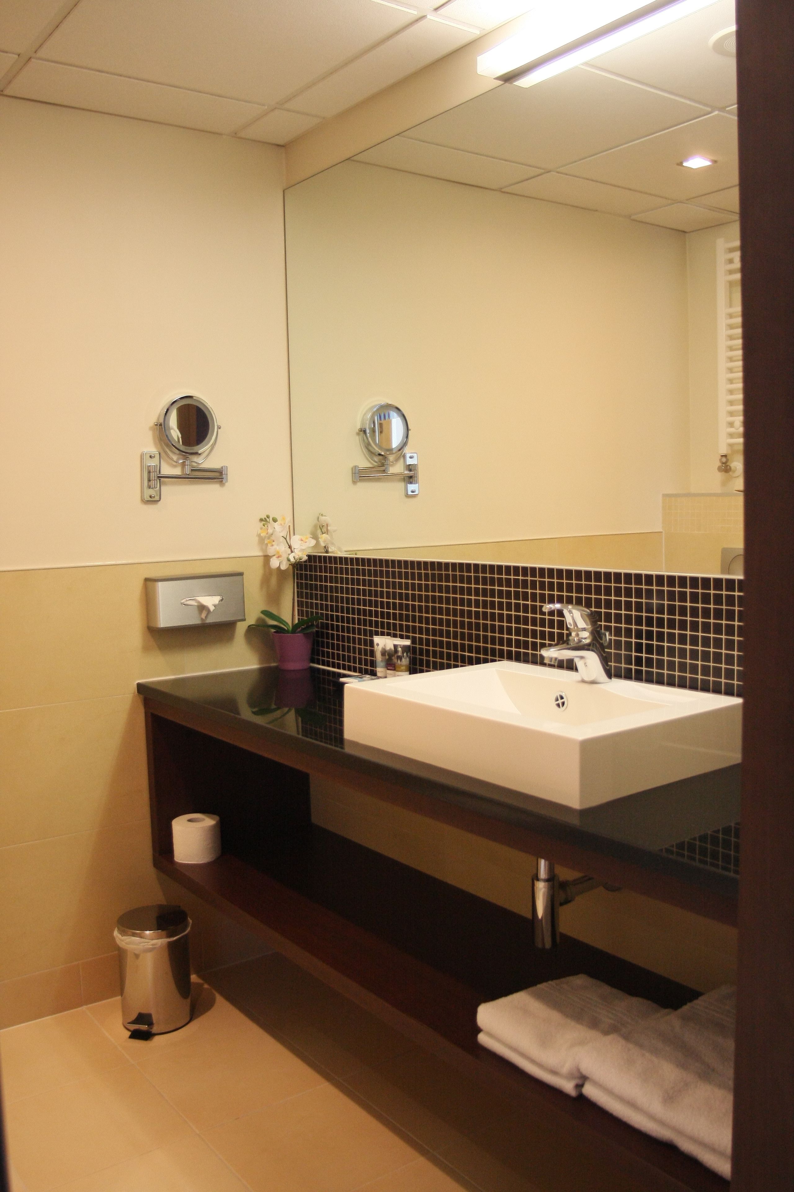 shower, rainfall showerhead, eco-friendly toiletries, hair dryer