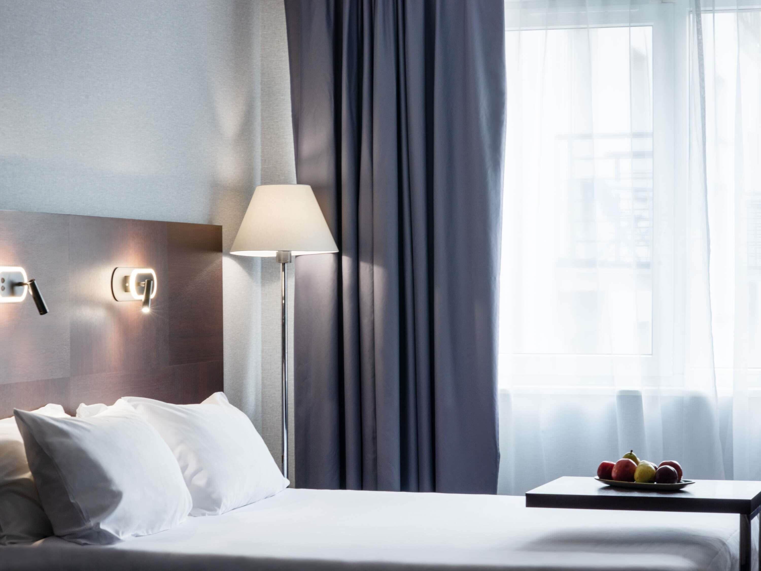 Classic Plus Room, 1 Queen Bed | Premium bedding, in-room safe, desk, laptop workspace