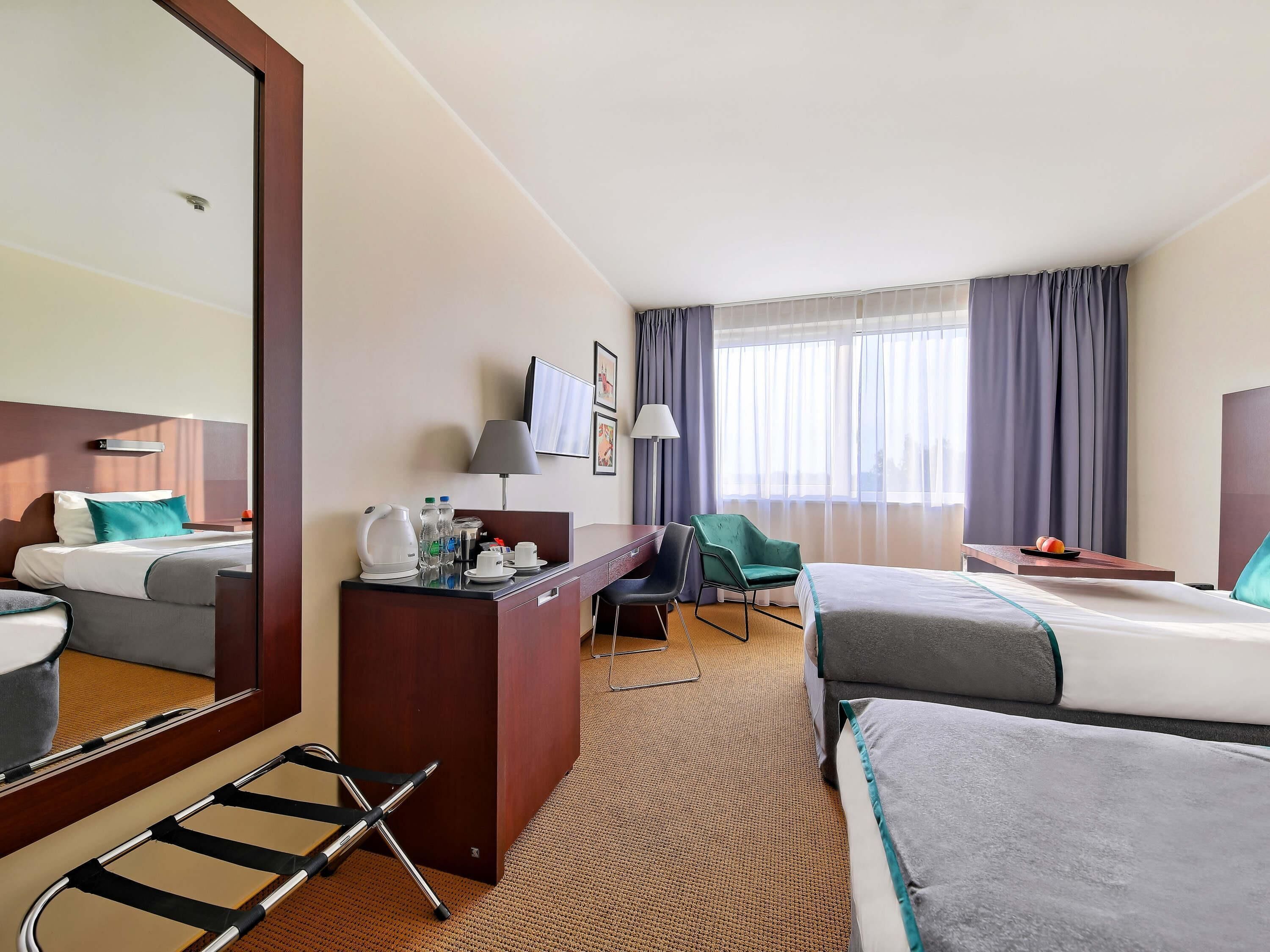 Classic Room, 2 Twin Beds | Premium bedding, in-room safe, desk, laptop workspace