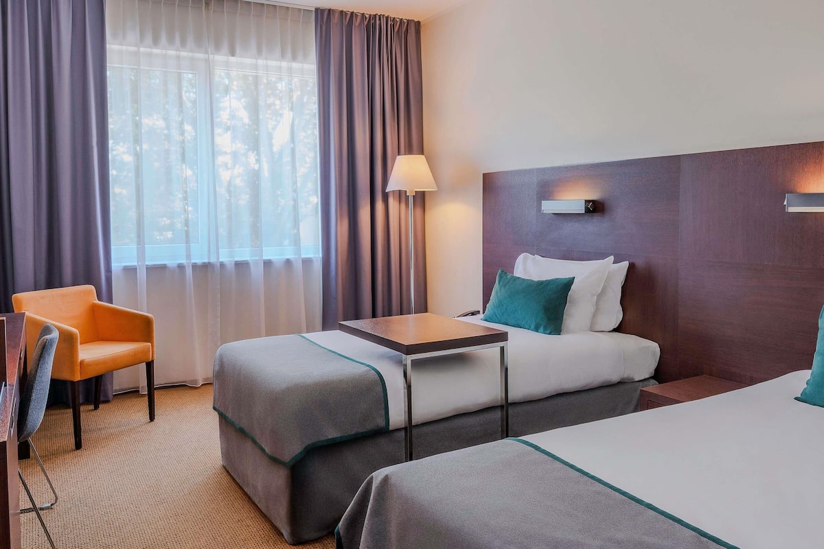 Classic Room, 2 Twin Beds | 1 bedroom, premium bedding, in-room safe, desk