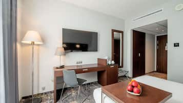 Classic-værelse - 1 queensize-seng | Premium-sengetøj, pengeskab på værelset, skrivebord