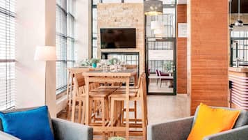 Breakfast, lunch, dinner served; international cuisine