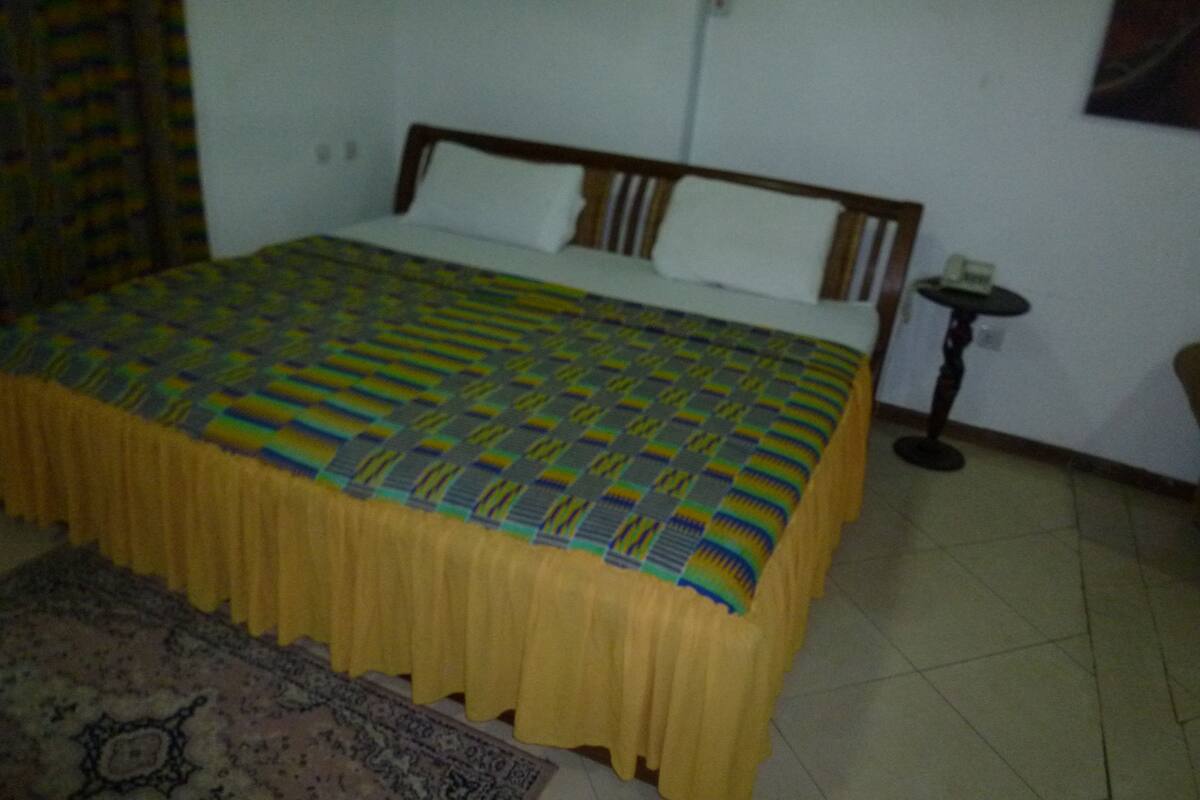 Premium bedding, in-room safe, desk, free WiFi