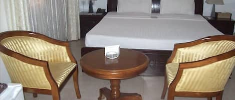 Minibar, in-room safe, individually decorated, individually furnished