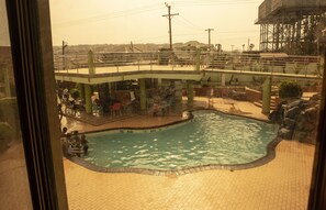 2 outdoor pools - Crown Liberty Hotel (Accra)