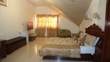 Habitación doble estándar | Minibar, escritorio, wifi gratis y ropa de cama