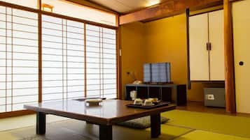 Japanese Style Room, 4 Guests, Non Smoking | In-room safe