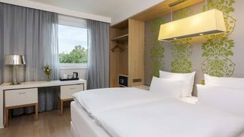 Superior Room | In-room safe, desk, blackout drapes, soundproofing