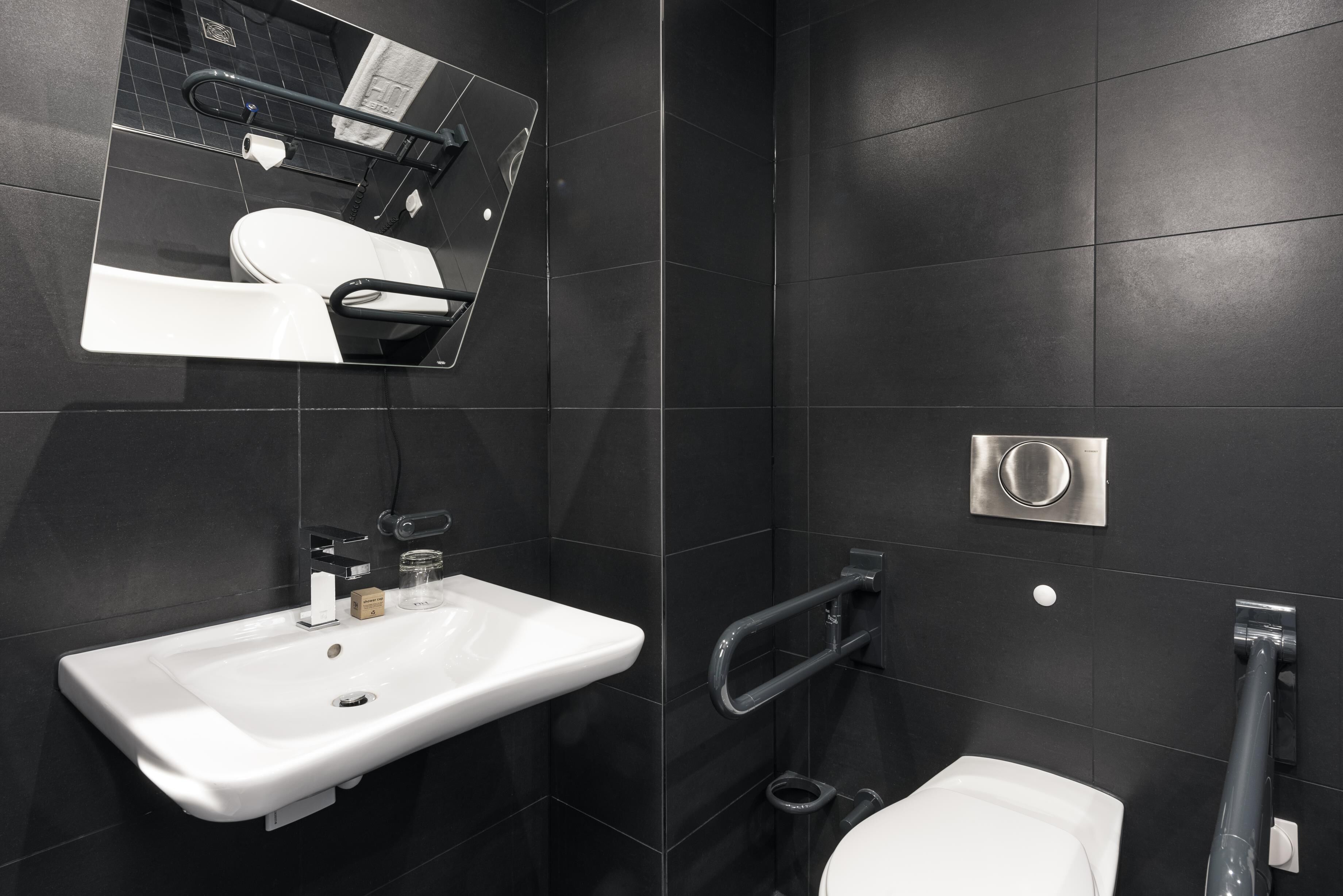 superior room | bathroom | shower, eco-friendly toiletries, hair dryer, towels