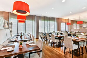 每日付費供應吃到飽早餐