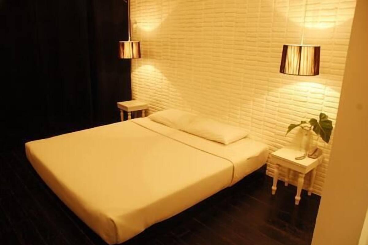 Superior Room | Minibar, in-room safe, individually decorated, individually furnished