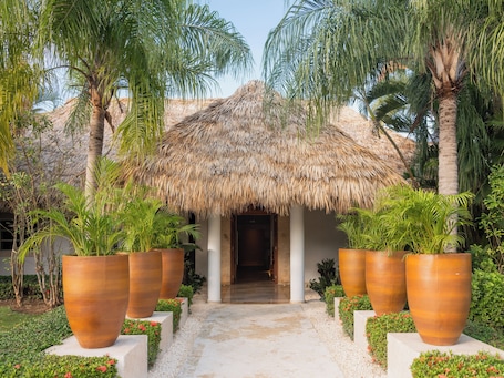 Couples treatment rooms, sauna, hot tub, steam room, Turkish bath. Zel Punta Cana, All Suites - All inclusive