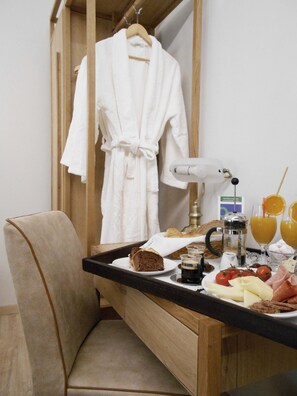 Hochwertige Bettwaren, individuell dekoriert