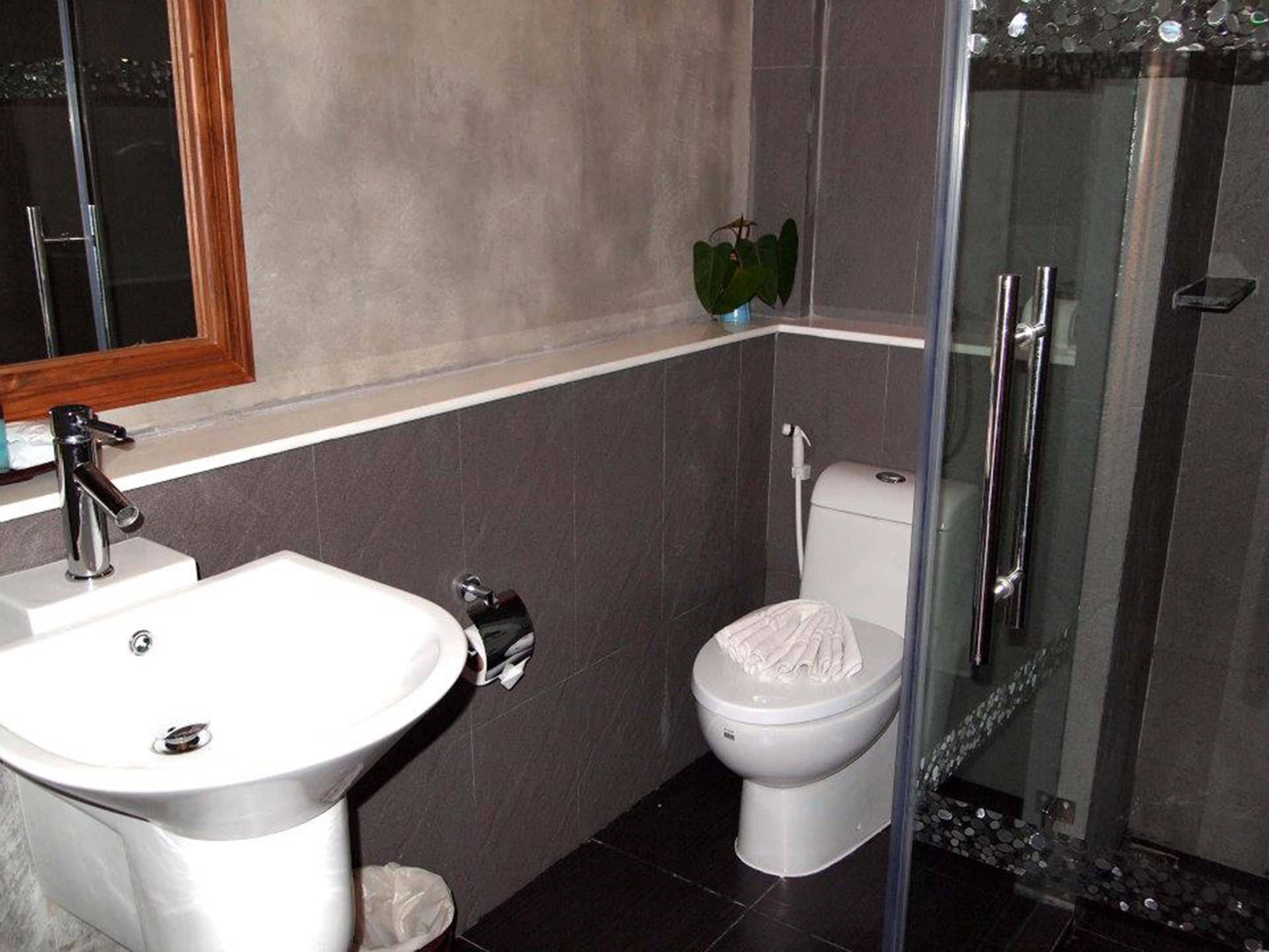 shower, free toiletries, hair dryer, slippers