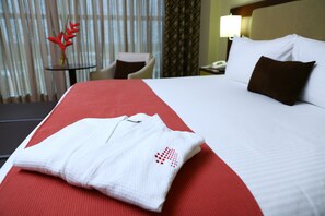 Junior Suite, 1 King Bed | Premium bedding, minibar, in-room safe, desk - Hotel Ciudad De David (David)