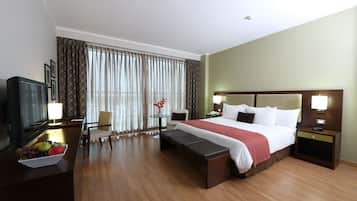 Master Suite, 1 King Bed | Premium bedding, minibar, in-room safe, desk