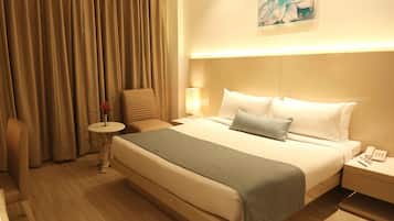 Deluxe Double Room | Minibar, in-room safe, desk, soundproofing