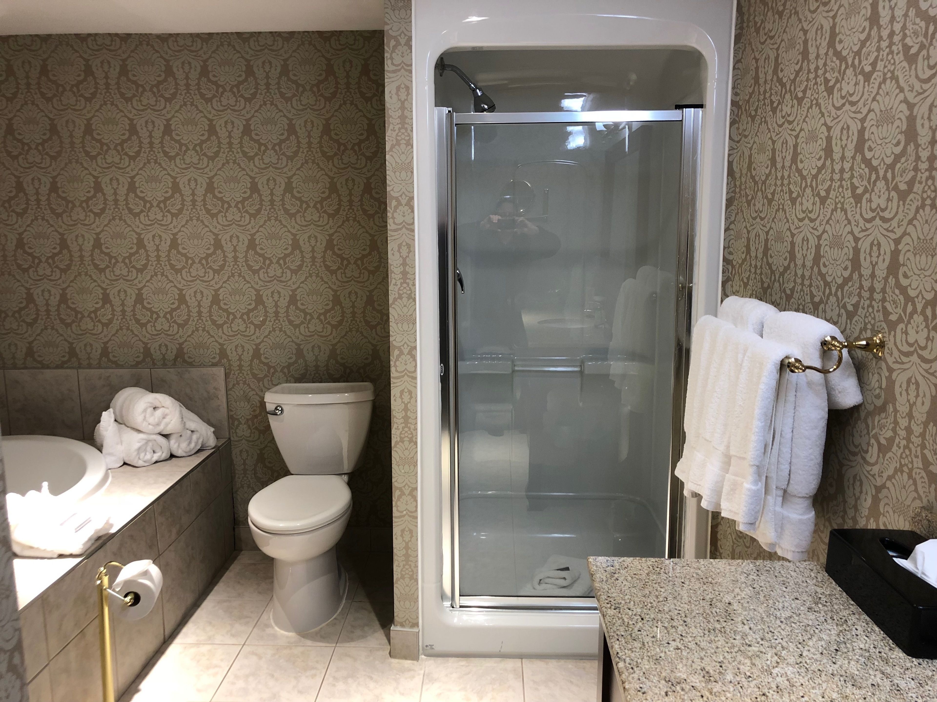 suite, 1 queen bed, non smoking | bathroom | combined shower/bathtub, free toiletries, hair dryer, towels