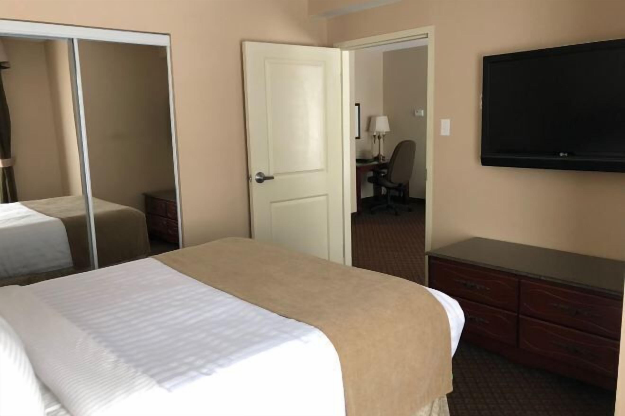 In-room safe, desk, iron/ironing board, free cribs/infant beds