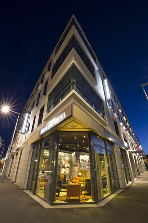 Fachada del alojamiento - Noche