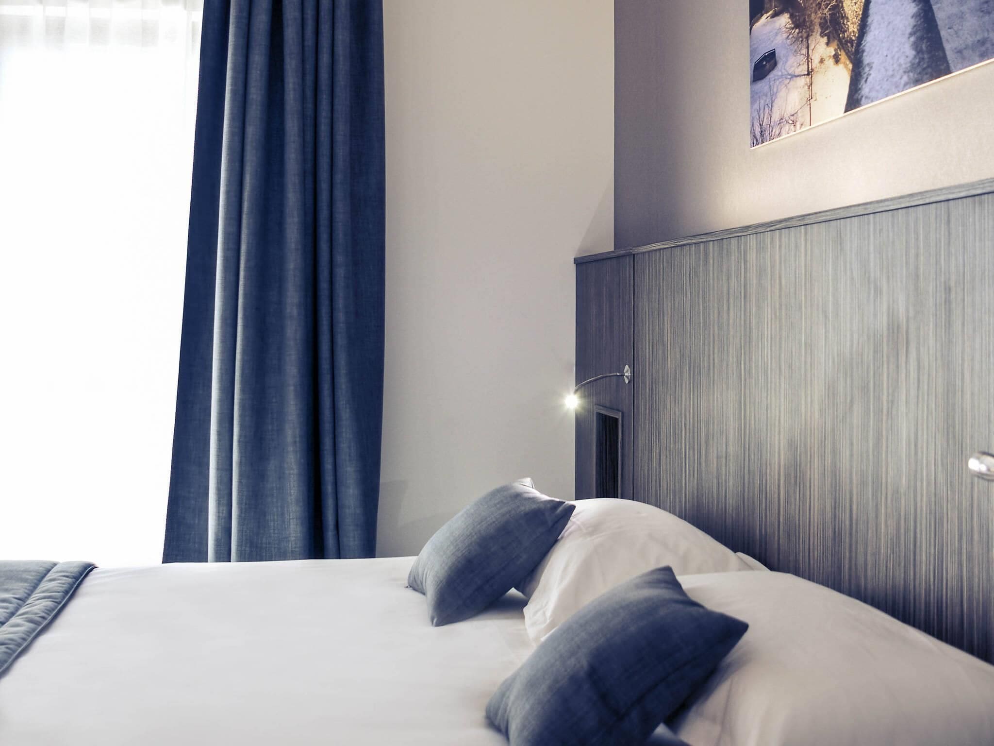 Superior Room, 1 King Bed | Frette Italian sheets, premium bedding, Select Comfort beds