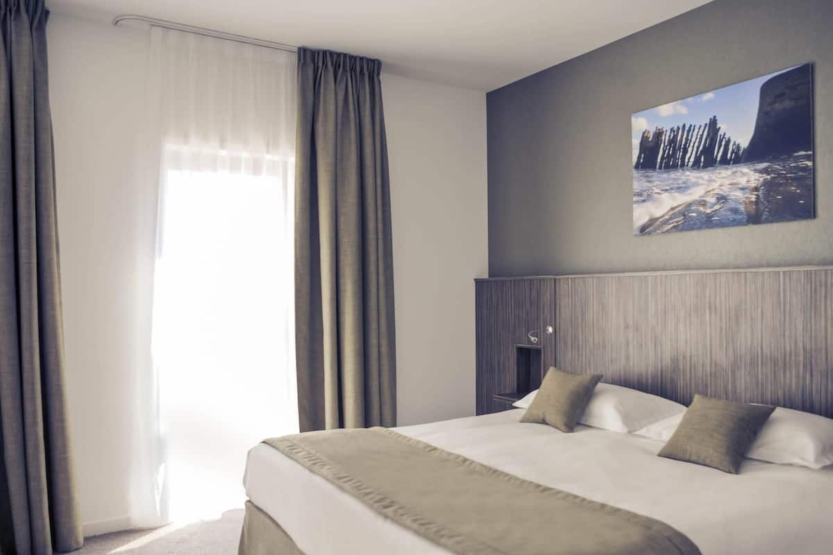 Superior Room, 1 King Bed | Frette Italian sheets, premium bedding, Select Comfort beds