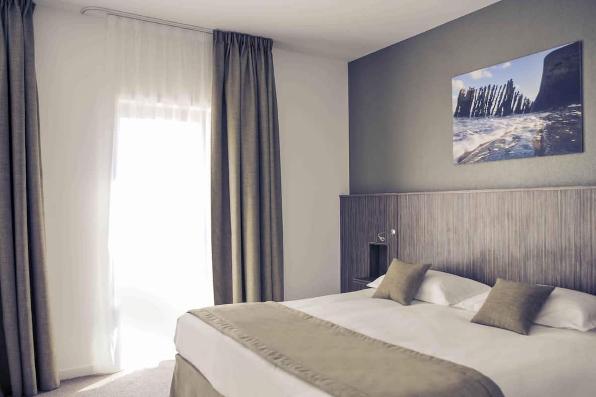 Superior Room, 1 King Bed | Frette Italian sheets, premium bedding, Select Comfort beds